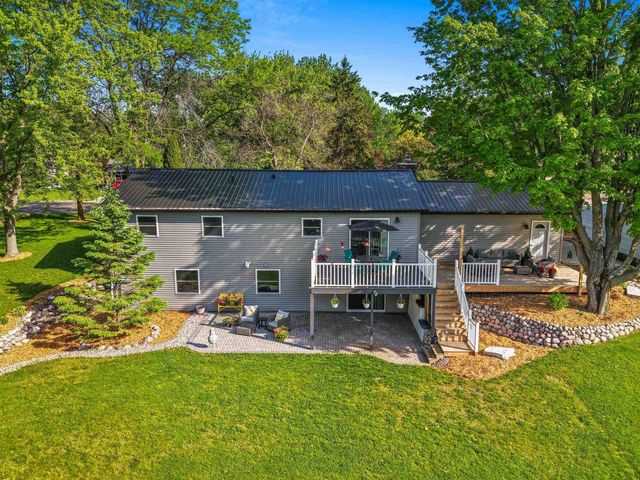 201 LAKESIDE DRIVE, Clintonville, WI 54929