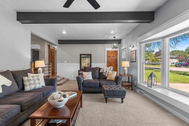 201 LAKESIDE DRIVE, Clintonville, WI 54929