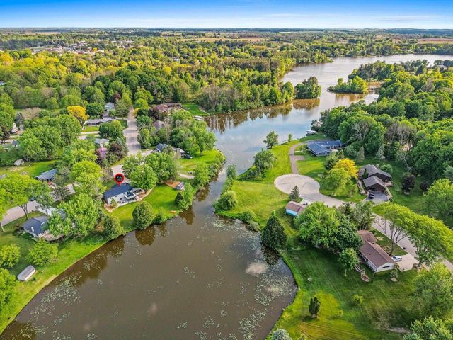 201 LAKESIDE DRIVE, Clintonville, WI 54929