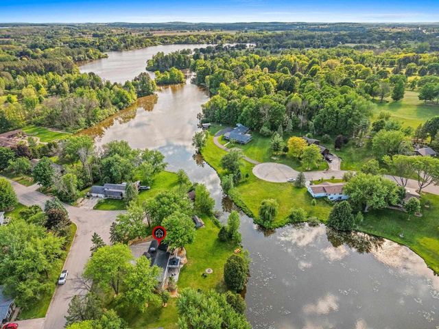 201 LAKESIDE DRIVE, Clintonville, WI 54929