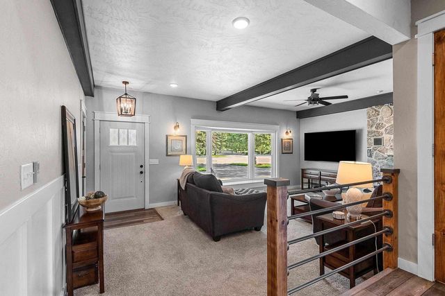 201 LAKESIDE DRIVE, Clintonville, WI 54929