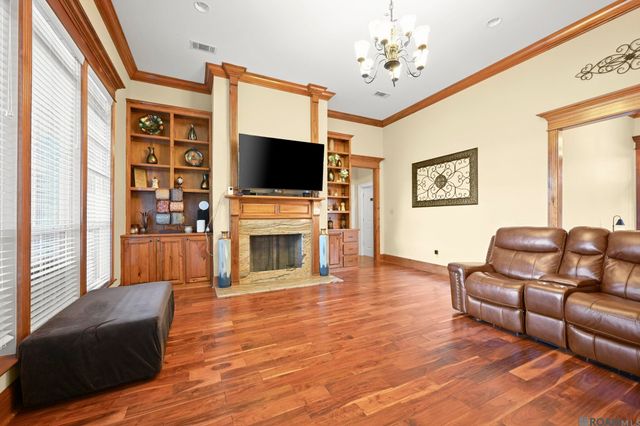 13573 Bluff Point Dr, Geismar, LA 70734