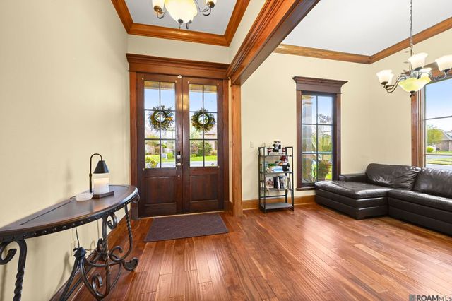 13573 Bluff Point Dr, Geismar, LA 70734