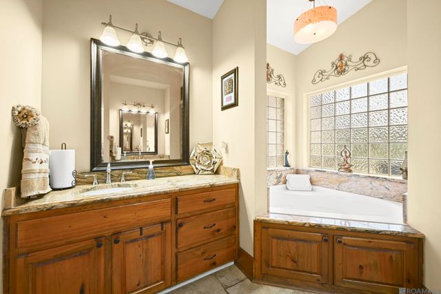 13573 Bluff Point Dr, Geismar, LA 70734