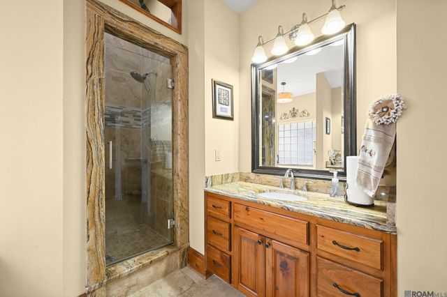 13573 Bluff Point Dr, Geismar, LA 70734