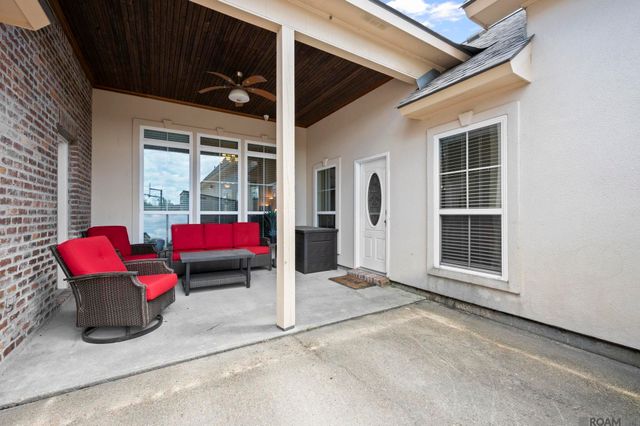 13573 Bluff Point Dr, Geismar, LA 70734