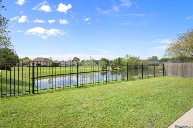 13573 Bluff Point Dr, Geismar, LA 70734