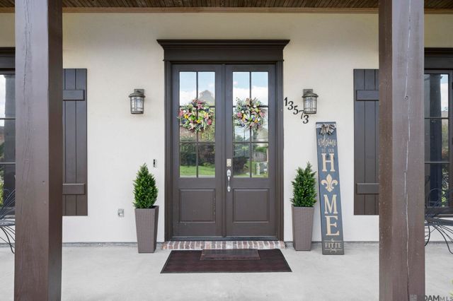 13573 Bluff Point Dr, Geismar, LA 70734