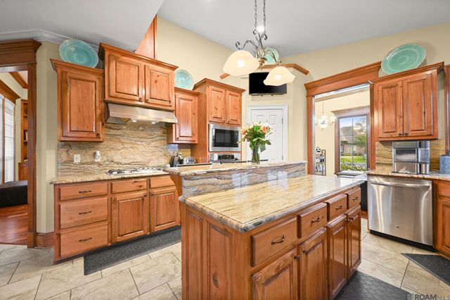 13573 Bluff Point Dr, Geismar, LA 70734