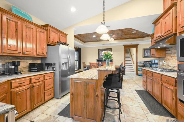 13573 Bluff Point Dr, Geismar, LA 70734