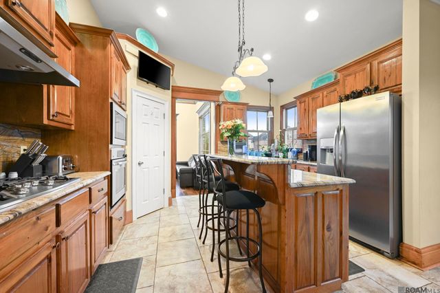 13573 Bluff Point Dr, Geismar, LA 70734