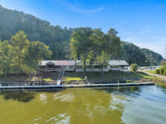 143 Crockett Hills Ln, Ashland City, TN 37015