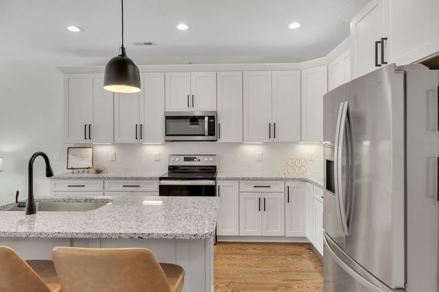 143 Crockett Hills Ln, Ashland City, TN 37015