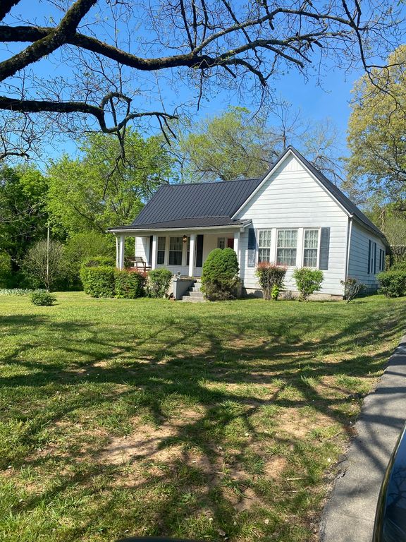 400 Waterloo St, Lawrenceburg, TN 38464