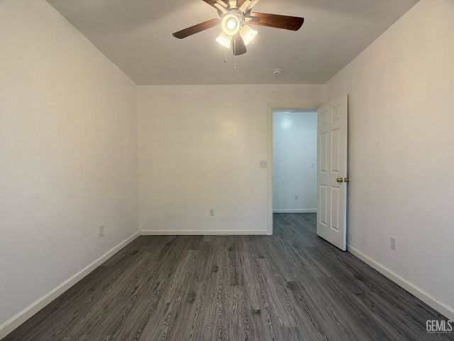 1005 Collins Way, Bakersfield, CA 93307