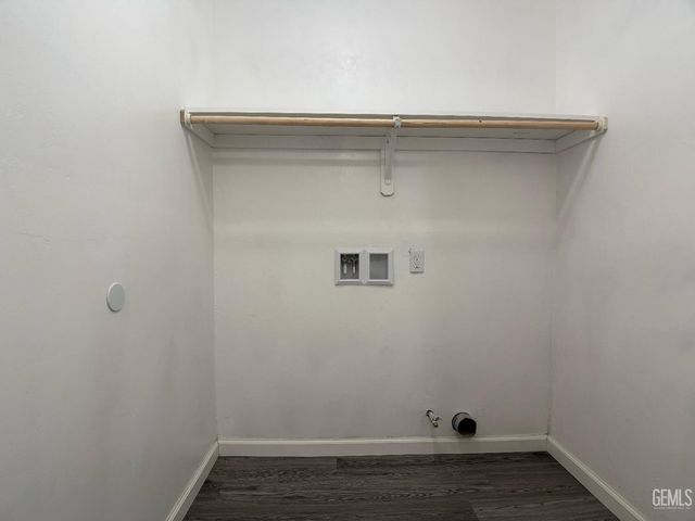 1005 Collins Way, Bakersfield, CA 93307