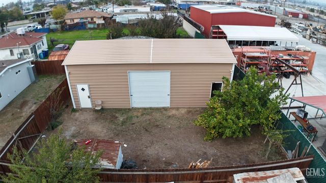 1005 Collins Way, Bakersfield, CA 93307