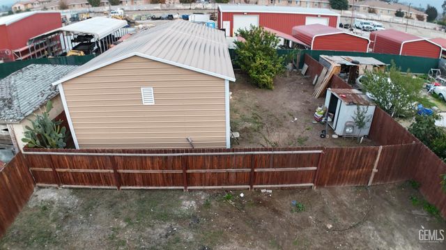 1005 Collins Way, Bakersfield, CA 93307