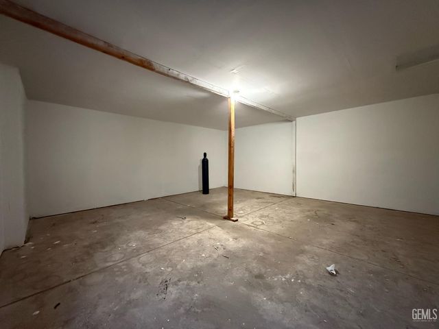 1005 Collins Way, Bakersfield, CA 93307