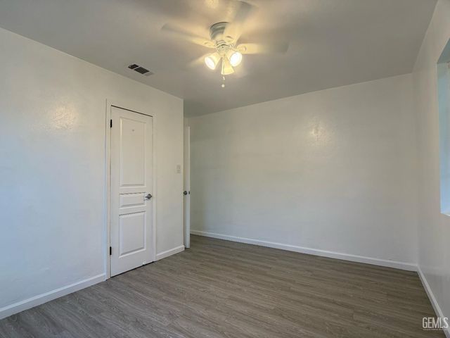 1005 Collins Way, Bakersfield, CA 93307