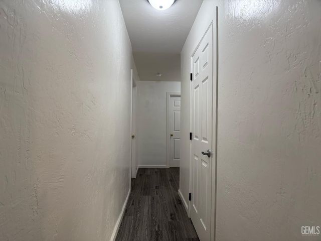 1005 Collins Way, Bakersfield, CA 93307