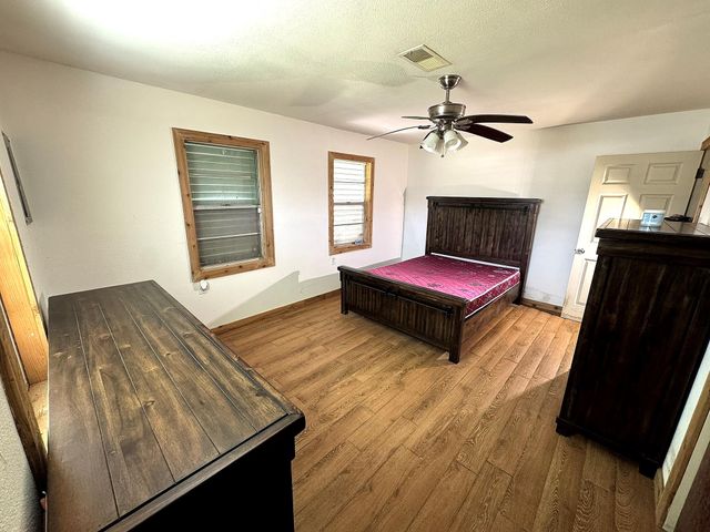 4439 9th Street, Bacliff, TX 77518