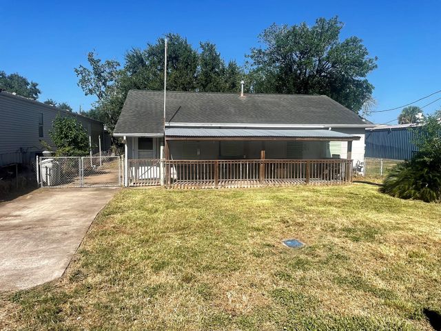 4439 9th Street, Bacliff, TX 77518