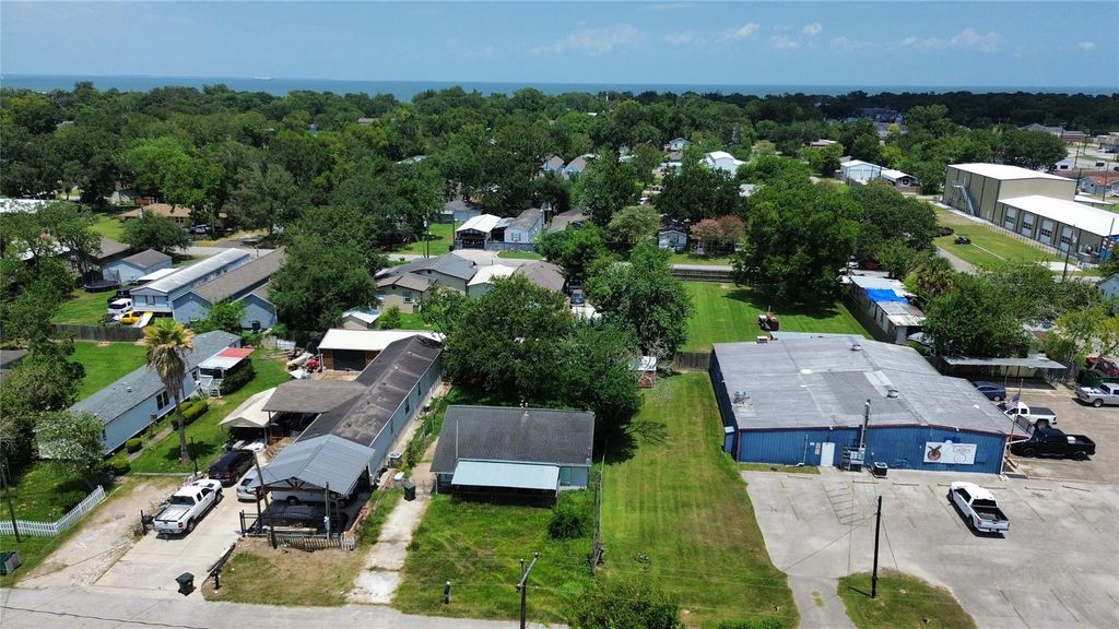 4439 9th Street, Bacliff, TX 77518