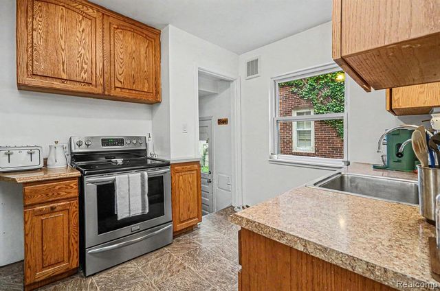 1984 Beaufait Drive, Grosse Pointe, MI 48236