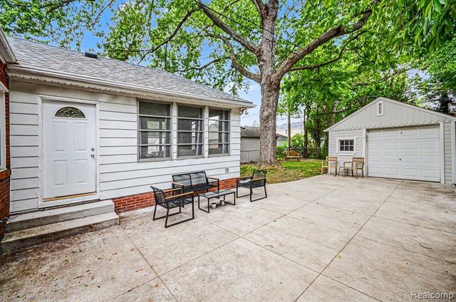 1984 Beaufait Drive, Grosse Pointe, MI 48236