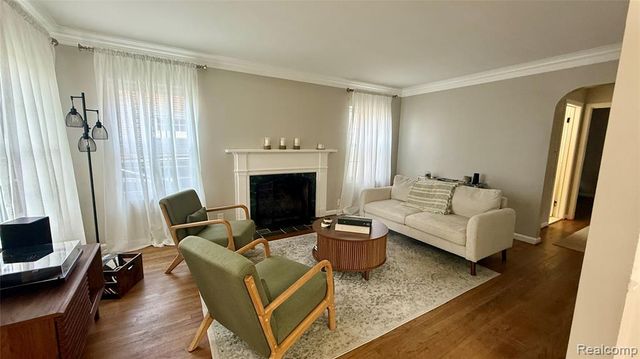 1984 Beaufait Drive, Grosse Pointe, MI 48236