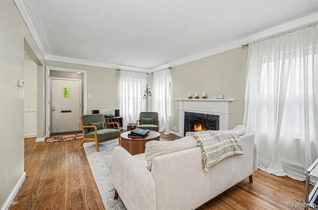 1984 Beaufait Drive, Grosse Pointe, MI 48236