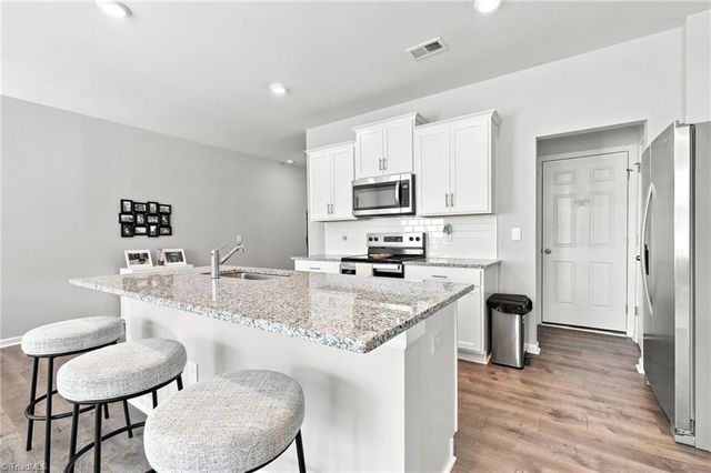 1262 Evelynnview Lane, Kernersville, NC 27284