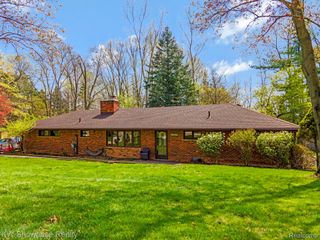 25665 Forestview Drive, Southfield, MI 48033