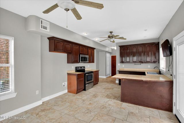 17161 Fenton Dedeaux Road, Kiln, MS 39556