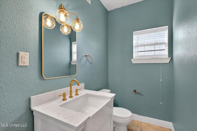 17161 Fenton Dedeaux Road, Kiln, MS 39556