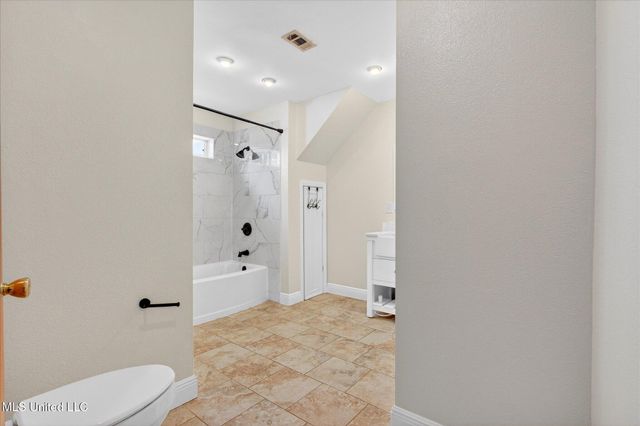 17161 Fenton Dedeaux Road, Kiln, MS 39556