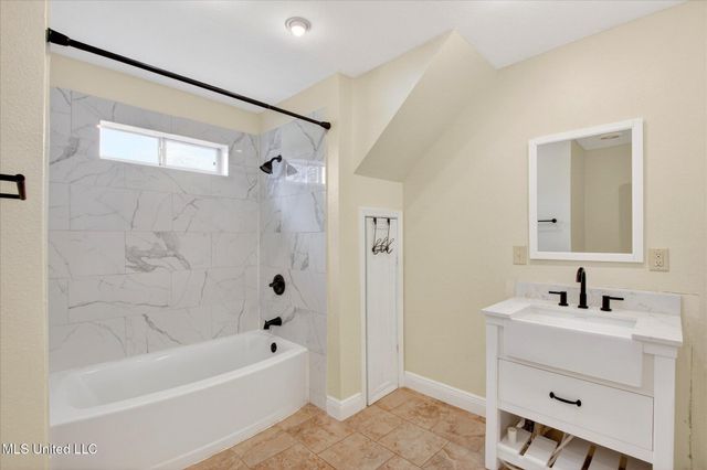 17161 Fenton Dedeaux Road, Kiln, MS 39556