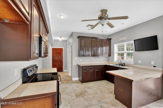 17161 Fenton Dedeaux Road, Kiln, MS 39556