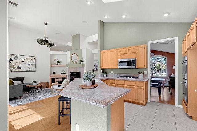 147 Teceira Way, Folsom, CA 95630