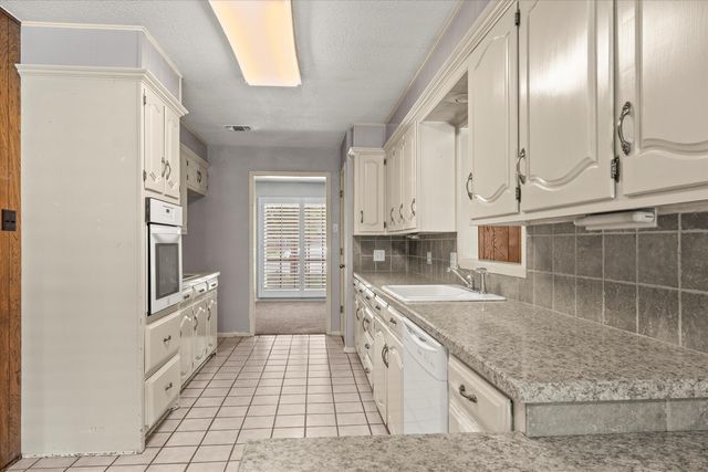 312 Cottonwood Lane, Levelland, TX 79336