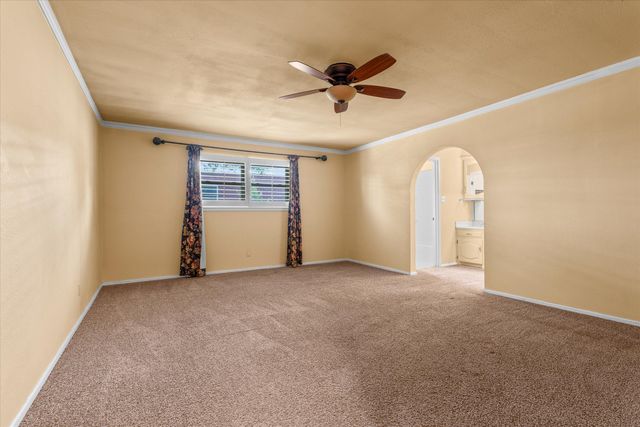 312 Cottonwood Lane, Levelland, TX 79336