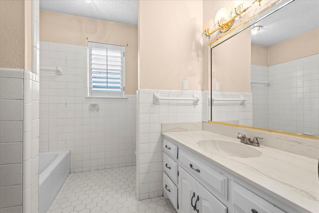 312 Cottonwood Lane, Levelland, TX 79336