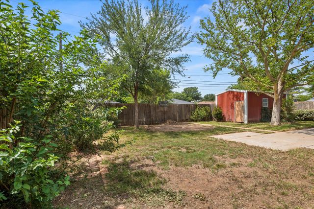 312 Cottonwood Lane, Levelland, TX 79336