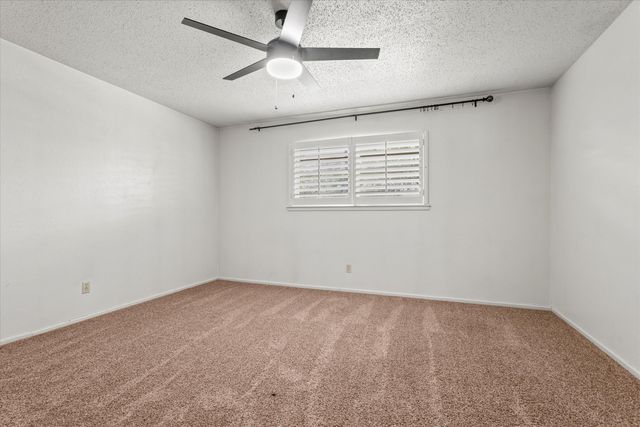 312 Cottonwood Lane, Levelland, TX 79336