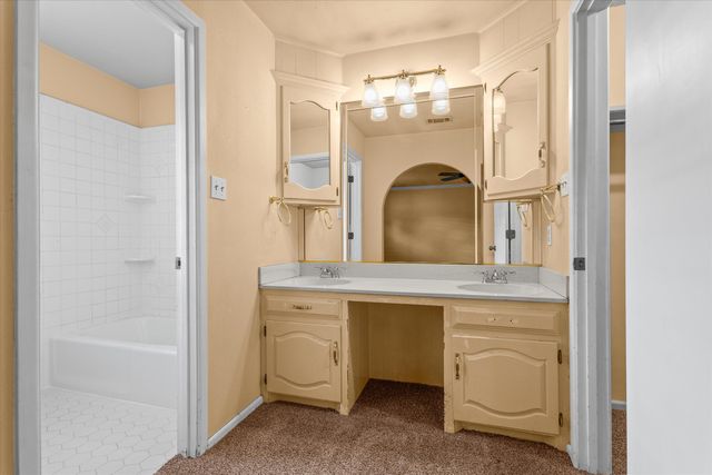 312 Cottonwood Lane, Levelland, TX 79336