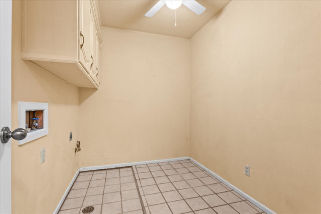 312 Cottonwood Lane, Levelland, TX 79336