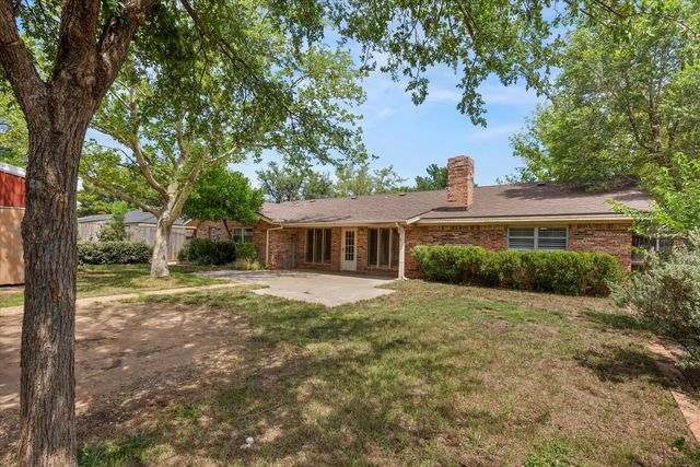 312 Cottonwood Lane, Levelland, TX 79336