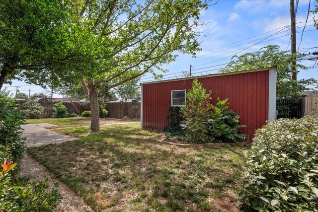 312 Cottonwood Lane, Levelland, TX 79336