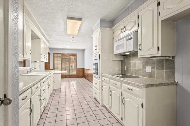 312 Cottonwood Lane, Levelland, TX 79336